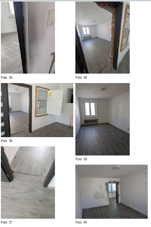 Wohnung mit Laminatboden und offener Sicherungskasten in Wien