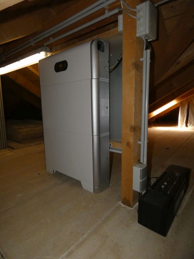 Batteriespeicher im Dachboden eines Hauses in Österreich